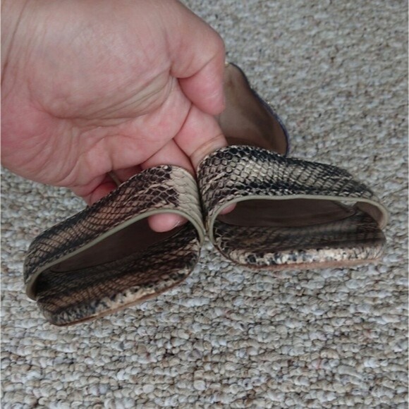 Tory Burch Savannah Snakeskin Print Flat Sandals size 7M - Picture 4 of 10